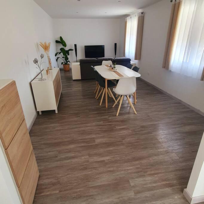 Joli Haut De Villa 3 Chambres Climatise Avec Jacuzzi Мариньян Экстерьер фото