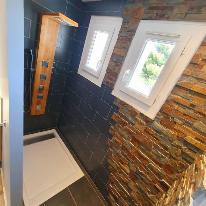 Joli Haut De Villa 3 Chambres Climatise Avec Jacuzzi Мариньян Экстерьер фото
